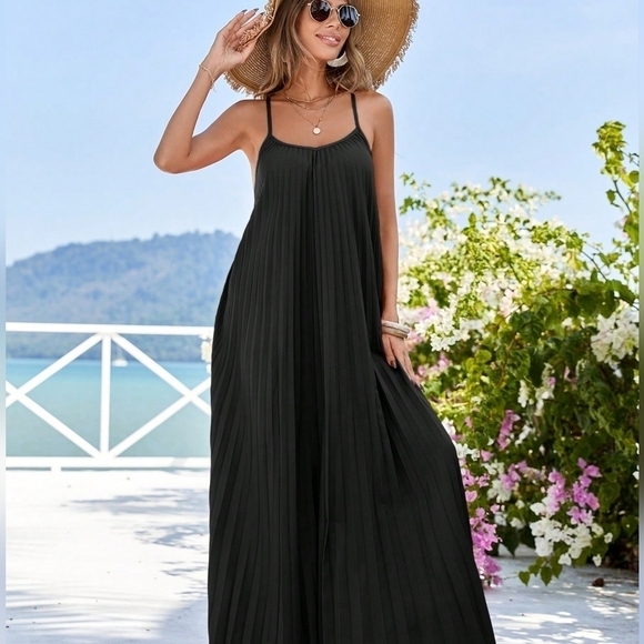 Women'S Monochrome Pleated Strap Dress Flowy Dress - Picture 3 of 5